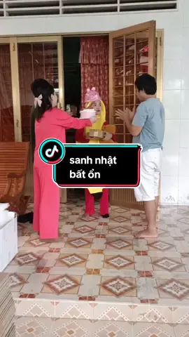 sanh nhật chốt nhoáng ghê😂#cobahola #chuyenvuimoingay#giadinhvuive  #nhatkyrarieng 