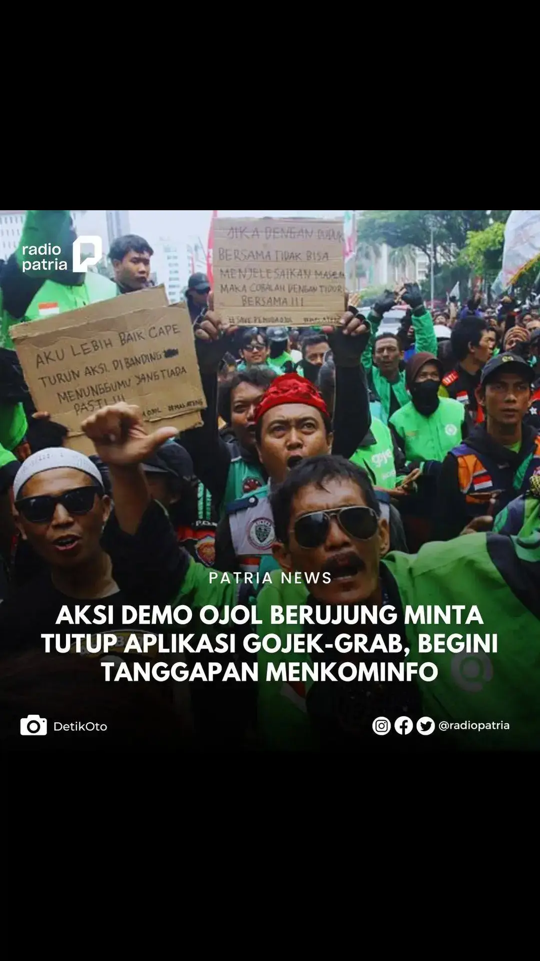 Koalisi Ojol Nasional (KON) menyampaikan enam tuntutan utama saat demo ojek online (ojol) di Jakarta, Kamis (29/8/2024) lalu. Salah satu tuntutannya, KON meminta adanya revisi atau penambahan pasal Permenkominfo No 1 Tahun 2012 terkait tarif pengantaran makanan dan paket yang diserahkan pada pasar, bukan diatur oleh pemerintah. Hal ini dinilai membuat aplikator bisa menerapkan harga yang sangat murah dan pada akhirnya berdampak pada penghasilan pelaku ojol. Jika tuntutan tersebut tak dikabulkan dan tak ada perkembangan selama sepekan pasca demo, mereka meminta pemerintah menutup aplikasi pengantaran seperti Gojek dan Grab. Menteri Komunikasi dan Informatika (Menkominfo), Budi Arie Setiadi, mengatakan telah mendengar permintaan para ojol, namun ia menegaskan tidak akan menutup aplikasi pengantaran apapun. Sebab, hal itu akan mengganggu pelayanan masyarakat. Meski demikian, Budi mengatakan, terkait revisi Permenkominfo No 1 Tahun 2012 bisa dilakukan, sebab ini isu yang berkaitan dengan kepentingan masyarakat. [devira] 102.6 Radio Patria, Your Best Music Sumber Informasi : CNBC Indonesia Baca selengkapnya di ➡️ (https://www.instagram.com/p/C_XcrUUPkD7/?igsh=bW0wengzODI4dXBu) #ojol #ojekonline #driver #driverojol #grab #gojek #gojekindonesia #grabindonesia #demo #demoojol #pemerintah #menkominfo #budiariesetiadi #tuntutan #permenkominfo #desak #ojolviral #ojolindonesia #ojolstory #viral #trending #fyp #fypシ #fypシ゚viral #fypage #fypgakni #radiopatria #radioinformasi 