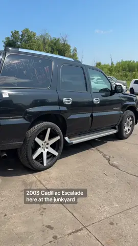 The once-majestic Cadillac Escalade, a symbol of luxury and power, now rests in the desolate confines of a junkyard.  #cadillacescalade #escalade #24s #cartok #autorecycling #junkyard #autopartscity 