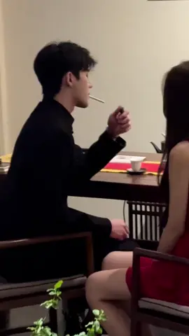 1 batang aja syng,, iya iya gak lh jngn mrh mrh ya #coupledouyin #husbandandwife #douyinboy #chinaboyfriend #chinesseboy #douyinchina #douyin抖音 #douyinchinese #douyin #china #帅哥 #cuddles #hug #kiss 