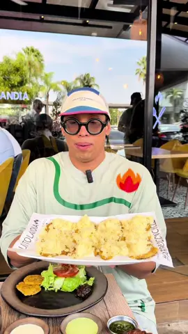 Otra entradita bellaaaa patacon chicloso jajaja full queso para que compartan con grupos grandes y pequeños !! Puedes pedir media porcion ha sabeeee  📍ALBORADA: Lunes a Sabado: 12h30 - 23h00 Domingo: 12h30 - 22h00 📍URDESA: Domingo, Lunes, Martes, Miércoles: 12h30 - 22h00 Jueves, Viernes, Sábado: 12h30-23h00 📍Avalon Plaza “Aurora”: Domingo lunes martes miércoles 12y30 a 10 pm  Jueves viernes sábado  12y30 a 11 pm 0 📍MALL DEL SUR: Lunes a Domingo: 12h30 a 22h00 📍AVENTURA PLAZA Domingo, Lunes, Martes, Miércoles: 12h30 - 22h00 Jueves, Viernes,Sábado: 12h30- 23h00