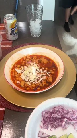 Pozole👍 #pozole #pozolerojo #pozoledepollo #mexicanfood #mexicantiktok  #deliciousfood  #deliciouspozole 