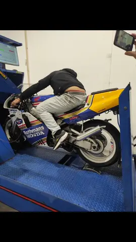 Honda nsr 250 MC21 - 🔩🔧🔞🇵🇹 👀🕶️ 61hp 🐎🏇   #twostroke #twostrokes #2t #2temposbrasil #2temposlovers #2tempos #2tracing #twostrokelife #rd500 #yamahard #nsr #banshee #yamahaypvs #rgv250 #apriliars #rd250 #rs250 #rs2502t #2tracing #rz350 #350ypvs #rz350ypvs #hondansr #nsr250  #nsr250mc21 #honda #hondajapan  #oldmotors #hrc #2strokelegens #nsr500 #honda 