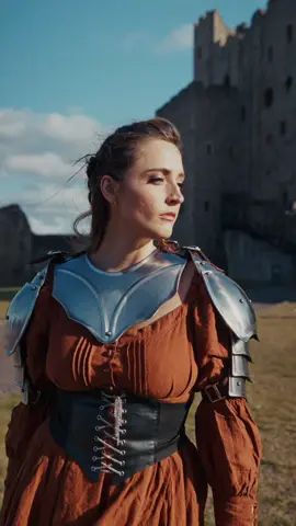 Cant we make casual armour a thing? With Linennaive dresses as a base, it isnt hard to feel like the main character of a fantasy novel ⚔️ #gifted  #fantasyball #fantasydress #medievaloutfit #knightcore #renfaire #renaissancefaire #cosplay #fantasyoutfit 