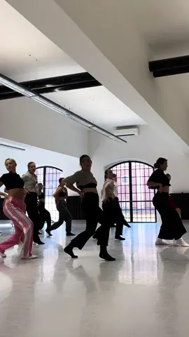 Collab’s Intensive in Prague!  So glad I could participate💜 #dance #tanec #prague #commercial #training #arianagrande #intoyou