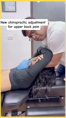 New chiropractic adjustment for upper back pain #upperbackpain #chiropracticadjustment #chiropractor #viral #viraltiktok #viralvedio #unfreezemyacount #growmyaccount #foryou #fyp #fypシ゚ 