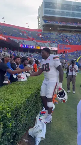 This is wild 😳 (via @FOOTBALLVILLE NATION) #football #miami #cfb 