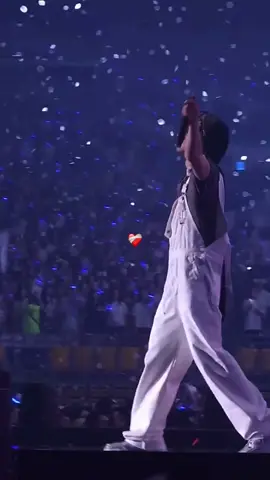 the way he bowed to stays before leaving the stage😭 love him so much #jeongin #i_n #straykids #skz #kpop #fyp #fy #viral #stay 