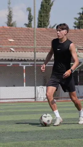 How to fake shoot ✅ #football @Premier League 