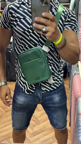 sacoche lacoste vert #sacoche #casquette #حقيبة #luxurybagbossaudin #viral #sacochehomme #ensemble #style #fypシ #fashion #follow #tranding #الشعب_الصيني_ماله_حل😂😂 #voyage #CapCut #capcutvelocity #tiktok 