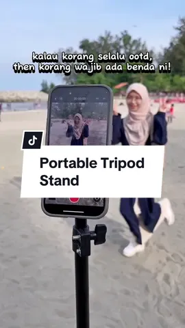 Korang pernah tak bila nak ootd tapi tiada org nk tolong amikkan gambar? Mesti pernah kan? Sebab tu korang wajib ada benda ni. #tripod #tripodstand #iphone #android #monopod #selfie #video #gambar #tripodmurah #tripodviral #portabletripod #travelmusthaves #OOTD #traveltiktok 