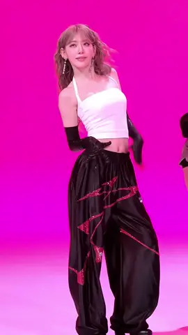 #sakura crazy fancam studio choom #kpop #nayeonzfc #fancam #lesserafim #blowup #viral 