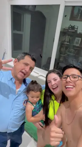 Gracias Papá por darle la oportunidad y luz vede 💪🏽🌊 para remodelar la Piscina 🤩#Hello🇺🇸Mucha🇬🇹 #HelloMucha🇺🇸🇬🇹 #josydeanna 