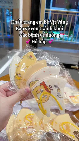 Các Mom nhớ trang bị khẩu trang cho con kĩ càng trước kho đi ra đường để bảo vệ con tránh các bệnh về đường hô hấp nhé 💕 #khautrangembe #khautrangtreem #khautranglua #khautrang5d #khautrang #khautrangchongnang #khautrangchongtiauv #viral 