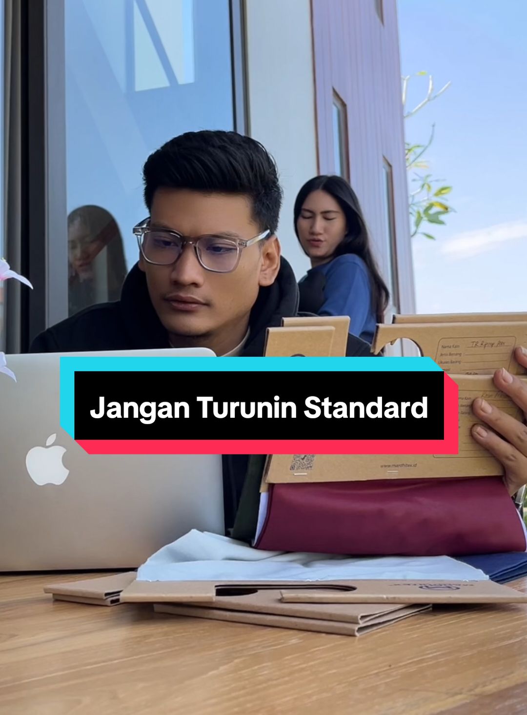 Sekarang paham kan lebih baik nunggu daripada berakhir sama orang yang salah?