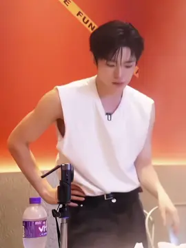 he's insane for being this fine #YUSHI #유우시 #ユウシ  #TOKUNOYUSHI  #NCTWISH #NCT #엔시티위시 