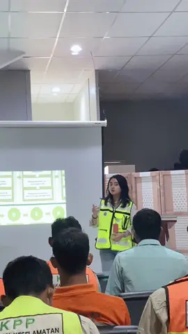 Wanita juga bisa bekerja di tambang  #kulitambang #kuli #storytambang #pama #kpp #tambangbatubara 