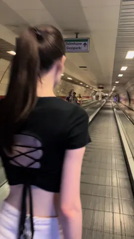 how looks back side during walk😂  #fyp #model #walking 