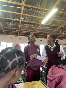 Mara i’m not😭 . . . . #SAMA28 #boryniesclowdy #fyp #viral #goviral #tiktok #foryou #trend #trending #schoolvibes #viralvideo 