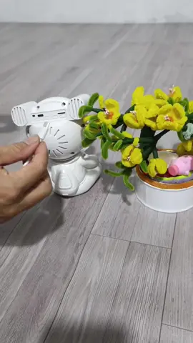 ĐÈN PHI HÀNH GIA GALAXY mẫu mới mang cả giải ngân hà đến căn phòng của bạn