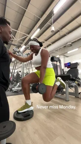 Mondaaaaaayyyy🦋 TO VOTE SMS EMERGING3 to 33103.🩵 @Thabiso Maedi #gracemondlana #mondaymotivation #GymTok #happymood #breakfast #tired #morningroutine #personaltrainer #smoothie 