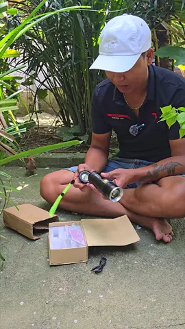 Chiếc đèn pin mà Quế thường sử dụng trong các video quay tối, sáng và tiện ích #denpinsieusang #quenghichtv 