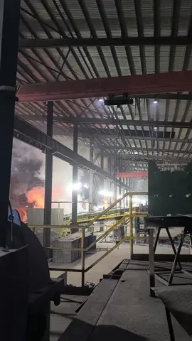 vibes tempat kerja emng indah, tapi tidak dengan resiko nya#gnihelm_kuning👷 #kulipabrik #gnimorowaliutara_sulteng #gunbusternickelindustri #ptgni #gnifacktory #ferronickel #furnace #fypシ #xyzbca #masukberanda #bismillahrame #foryoupage #bahanswmu #foryou #setorywa 