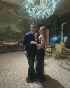 🌹 #claragalle #juliopena #venezia81 #giorgioarmani #armanibeauty #veneci #armani #italy #lover || @Clara Galle @Julio Peña 