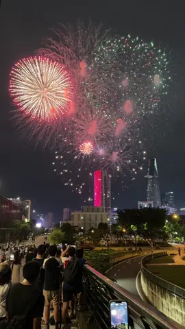 Màn Bắn Pháo Hoa Xuất Sắc Mừng Lễ Quốc Khánh 02/09 #quockhanh #congvienbenbachdang #saigon #phaobong2024 #reviewsaigon #saigoncityview 