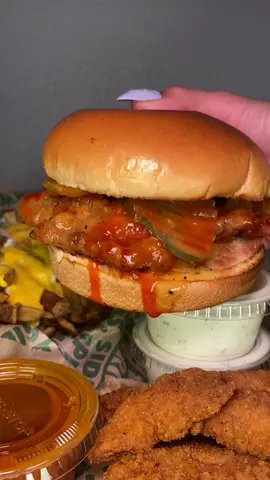 Eat Wingstop with me 🫶🏻 #Foodie #eatwithme #letseat #wingstop #chicken #fastfood #eatingshow 