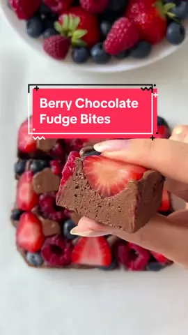 Healthier Dessert Idea: Berry Chocolate Fudge Bites😍 This is such an easy and yummy dessert idea😋  • Ingredients: 2 ripe bananas 3.5 oz. / 100g melted 80% dark chocolate berries of choice, I used strawberries, raspberries and blueberries • 1. Add the bananas and melted chocolate into a blender 2. Line a glass dish with parchment paper. Add berries to the bottom of the dish and pour the banana-chocolate mixture on top 3. Let set in the freezer for about 3-4 hours 4. Slice and enjoy! • • • #healthydessert #healthydesserts #easydessert #healthieralternative #healthyrecipes #dessertidea #fudge #nobakedessert 