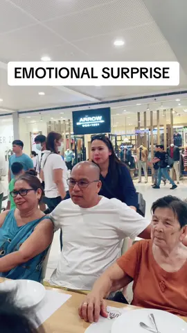 Surprising my Parents 😭 #Homecoming #homecomingsurprise #fypシ゚viral #fyp #ofw #surprise #surprisingmyparents 