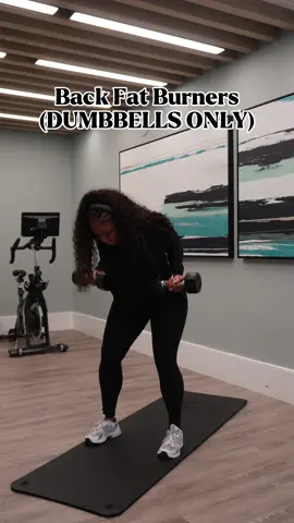 Back Workout 💪🏾🔥 Train with intensity & use a weight that is comfortable but also challenges you!  Lets get it 🫶🏽 #backworkout #workout #dumbbellworkout #backfat #fitnessmotivation #athomeworkout #shygirlworkout 