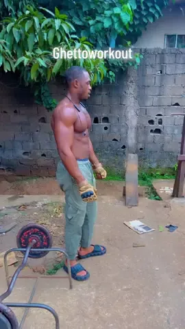 Ghetto workout style Le charbon a un truc de tres particulier !!! Retour en zone, tjrs a la recherche de l’exellence # ghettozar de luxe #tiktokcaleroun237🇨🇲 #sport #Lifestyle #bodybuilding #workout #art #crossfit #