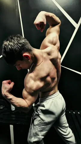 Video by @dielonfett_visuals | Goofiest ego lifter 🗿 #fyp #gym #motivation #Fitness #aesthetics #GymTok #bodybuilding #FitTok #gymmotivation #real #20 #physique #back #muscle #gymmotivation #fitnessmotivation 