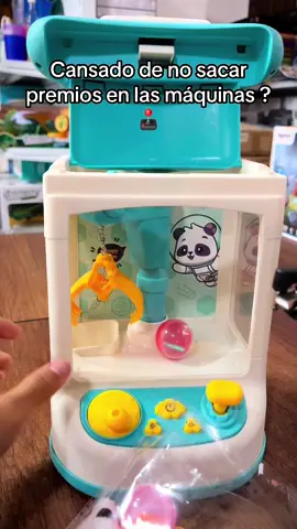 Máquina de Garra con peluchitos y pelotas con premios, funciona a pila y a cable ¡Lleva la diversión de las ferias a tu hogar con nuestra Máquina de Garra ! Esta emocionante máquina viene equipada con peluchitos adorables y pelotas que contienen premios sorpresa en su interior. Con su diseño atractivo, es perfecto para niños y adultos que disfrutan de los desafíos y la emoción de ganar premios. #MáquinaDeGarra #JugueteInteractivo #PeluchitosYPelotas #JuguetesConPremios #RegaloParaNiños #DiversiónEnCasa #EntretenimientoFamiliar #MáquinaDeJuegos #JugueteSeguro #DesafíoYDiversión #maquinadegarra #ferias #fyp #peluches #viral 