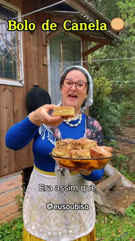 Bolo de Canela que sua avó fazia👵🏼Me segue aqui❤️ 👩🏻‍🍳Receita da massa: 3 ovos / 1 xícara e meia de açúcar / 1 pitada de sal / 3 colheres de margarina / 3 xícaras de farinha / 1 xícara de leite / 1 colher de fermento 👩🏻‍🍳Recheio: 4 colheres de açúcar / 2 colheres de canela #mulher#mãe #vó #receita #receitafacil #cozinhando #rural #donadecasa #pobre #vidanaroça #antigamente #criança #roça #vidanocampo #eusoubisa#caipira #antigamenteeraassim #sonho #bolo #bolodecanela #bolocaseiro