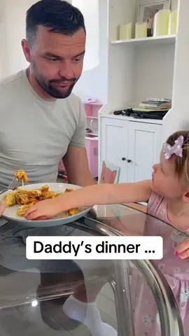 Whats yours is mine daddy 😍❤️ #food #share #todler #daddy #daddysgirl 