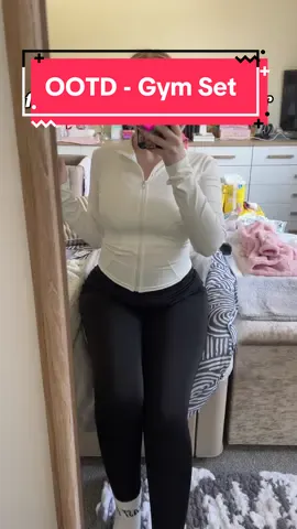 Such a good feelinh when the outfir finally looks good #tiktokmademebuyit #fashiontiktok #OOTD #loungewear #fyp #outfits #gymwear #GymTok 