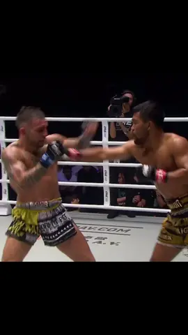 It’s a shame Rodlek was made of adamantium that night cos that uppercut, hook would have flattened most… can learn all my favourite fakes, feints and set ups on liamharrisontraining #liamharrison #muaythai #onechampionship #muaythaifighter 