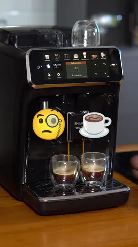 As últimas semanas foram incríveis aqui no estúdio! Nós testamos as Máquinas de Espresso Superautomática Série 1200 e 5400 da @philipswalitabrasil. Teve café pra todos os gostos! Máquinas que prometem trazer uma cafeteria para dentro de casa, oferecendo a possibilidade de economizar e ainda ter dados detalhados do consumo - algo incrível pra nós que adoramos tecnologia! Para saber mais sobre os modelos, tem vídeo completo no escolhasegura! #cafeteira #maquinadeespresso #CafeteiraPhilipsWalita#TantanganJadiAhliABC 