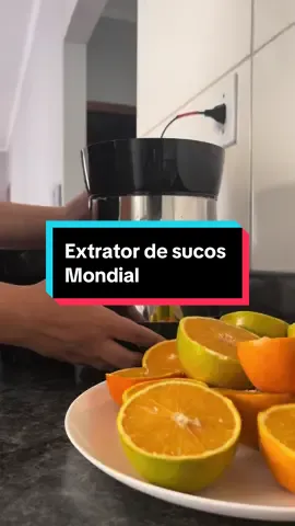 E hoje o recebidos pagos, nao é da Maria 😅 A mamãe aqui estava doida por esse extrator de Sucos, pois agora temos que ser mais saudável ne.. 🙊  E por sinal, eu ameeei, achei ele super silencioso, e super potente!  Estou doida para fazer o suco de limao nele tambem! 😋 #mundial #sucodelaranja #laranja #expremedordelaranja #suconatural #saudavel #extratorlaranja #sucolimao 