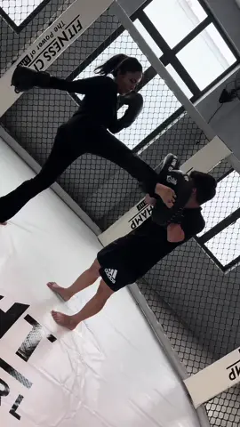 in my aesthetic era ✨🫧 . #girls #womenempowerment #girlhood #muaythai #boxing 