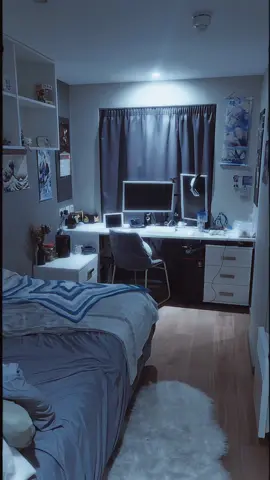 just moved in 🩵🤍 . . . #cybercore #blueroomdecor #newroom #RoomTour #cyber #y2k #retro #GamingSetup #bedroomdesign #uni #cybercity #frutigeraero #aesthetic 