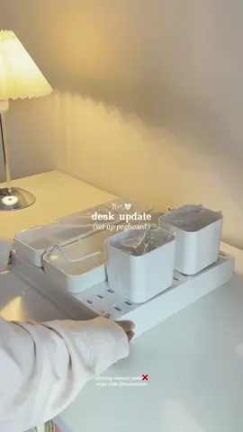 reset my desk 📷 #desksetup #deskdecor #mejabelajar #mejaaesthetic #roomdecor #pegboard #pegboardwall #walldecor #kamaraesthetic #kamarminimalis #mejaminimalis #fyp #foryou #promoguncang99 