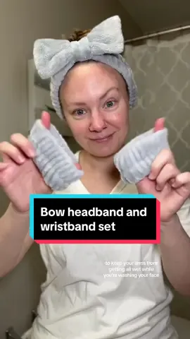 I kind of feel like a preteen again when I put on this huge bow headband, but I love it! It’s super soft and stretchy and does a great job at keeping my hair out of my face, and keeping it dry.  I also love the matching wristbands for washing my face. I’m a messy face washer, and these keep my arms dry! 🙌🏻 Grab a set for yourself, or for your preteen from the link below! They are currently on sale! #unready #unreadywithme #bowheadband #wristband #cuteset #facewashheadband #towelwristband 