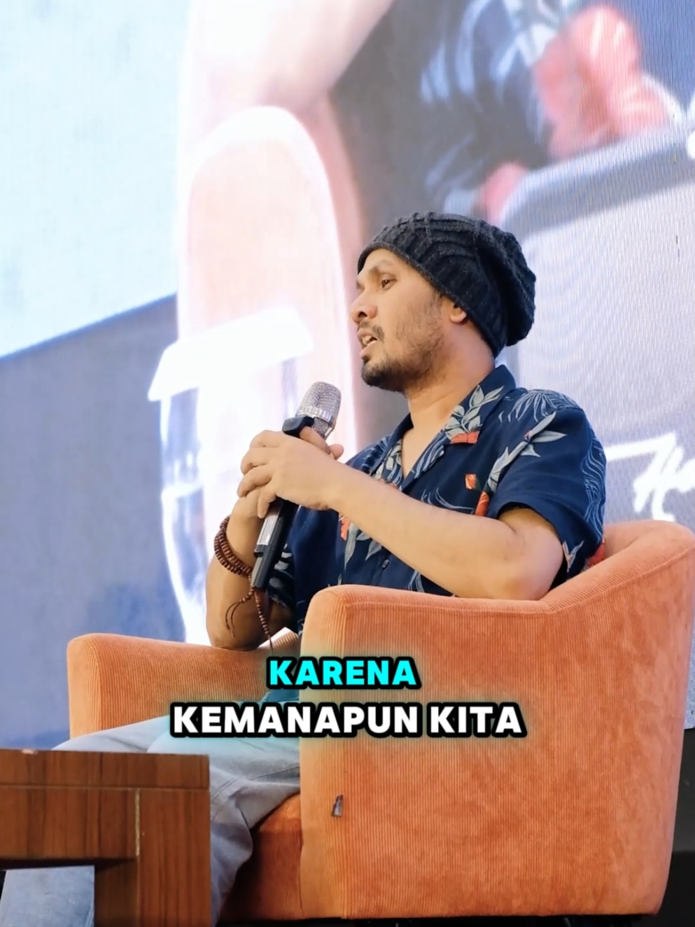 “Nyamannya diri kita dalam hidup tergantung dari sempit dan lapangnya ruang di hati kita”✨ 〰️〰️〰️〰️〰️〰️〰️〰️〰️〰️〰️〰️〰️〰️〰️ Jadwal sharing time Ust. @Hanan Attaki insyaallah : 8 Sept: TANGERANG 15 Sept: BOGOR 22 Sept: CIREBON  6 Okt: BANDUNG 13 Okt: BEKASI 20 Okt: PURWOKERTO 27 Okt: JOGJA 10 Nov: SOLO 17 Nov: CIREBON 24 Nov: JAKARTA 22 Des: MALANG 25 Des: SURABAYA (Tanggal merah) 29 Des: SEMARANG 12 Jan: DEPOK Cara daftarnya di website ➡️ sharingtimeuha.com 😊 #sharingtime #hananattaki #ayahamanah #bogor #karawang #solo #jakarta #jogja #malang #surabaya #semarang #depok #tangerang #bandung #bekasi #purwokerto #cirebon