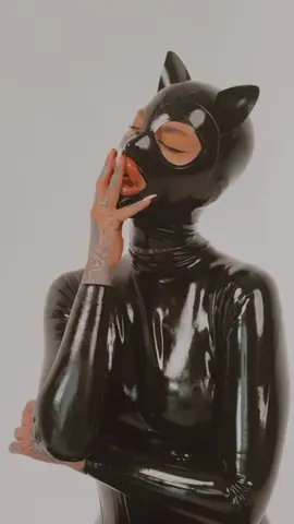 Photoshooting with Lisbeth in Berlin 2024 #photoshoot #photoshooting #photo #photography #model #modeling #alternative #alternativemodel #modelposing #behindthescenes #tattoo #tattoos #tattoomodel #tattoolover #latex #latexfashion #latexcatsuit #latexmodel #tattoogirl #tattootiktok #fotografie #fotoshooting #dress #heels #highheels #corsage @Lisbeth Nygma #CapCut 