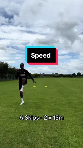Speed Session for Footballers ⚡️⚽️ Train like a pro this season with my complete training app for footballers - download now through the link in my bio ⚽️🔋 #footballtiktok #fyp #viral  