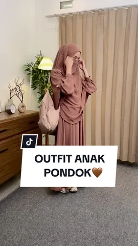 Tetep syar’i walaupun pake warna yg eye catching🥰 cocok buat dipake ke kampus, daily apalagi anak pondok🤩 #outfit #hijab #syari #khimar #umnawear #fyp 